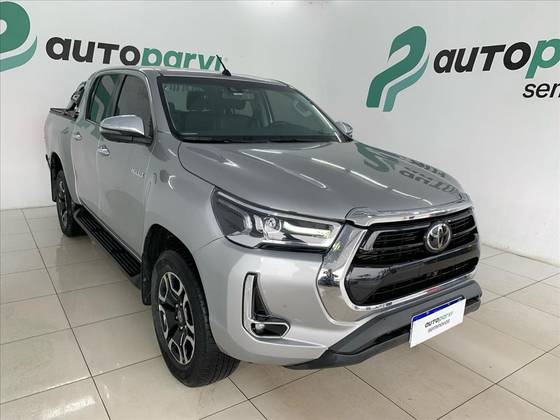 TOYOTA HILUX 2.8 D-4D TURBO DIESEL CD SRX 4X4 AUTOMÁTICO